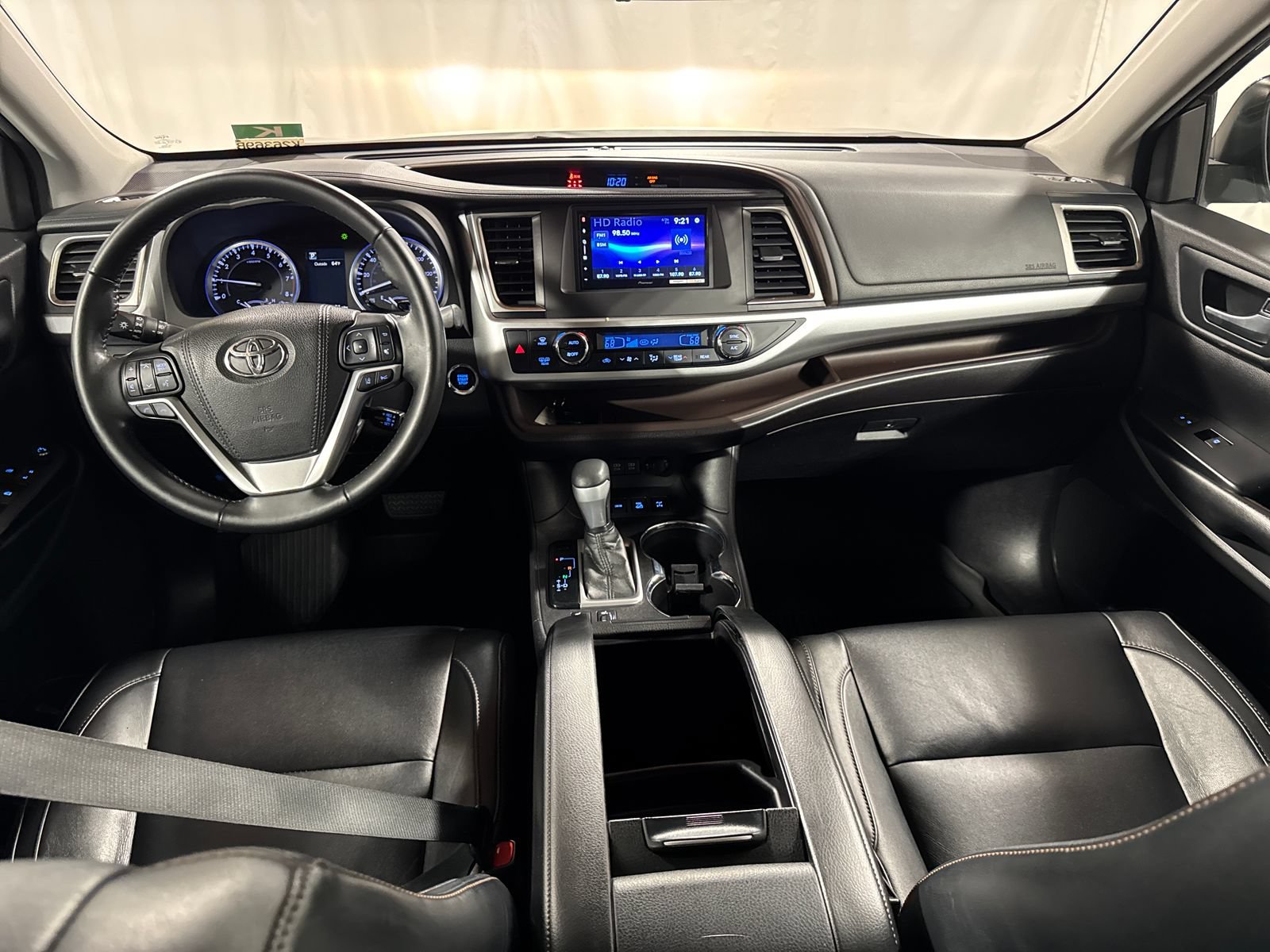 Used 2018 Toyota Highlander XLE AWD/4WD image 4