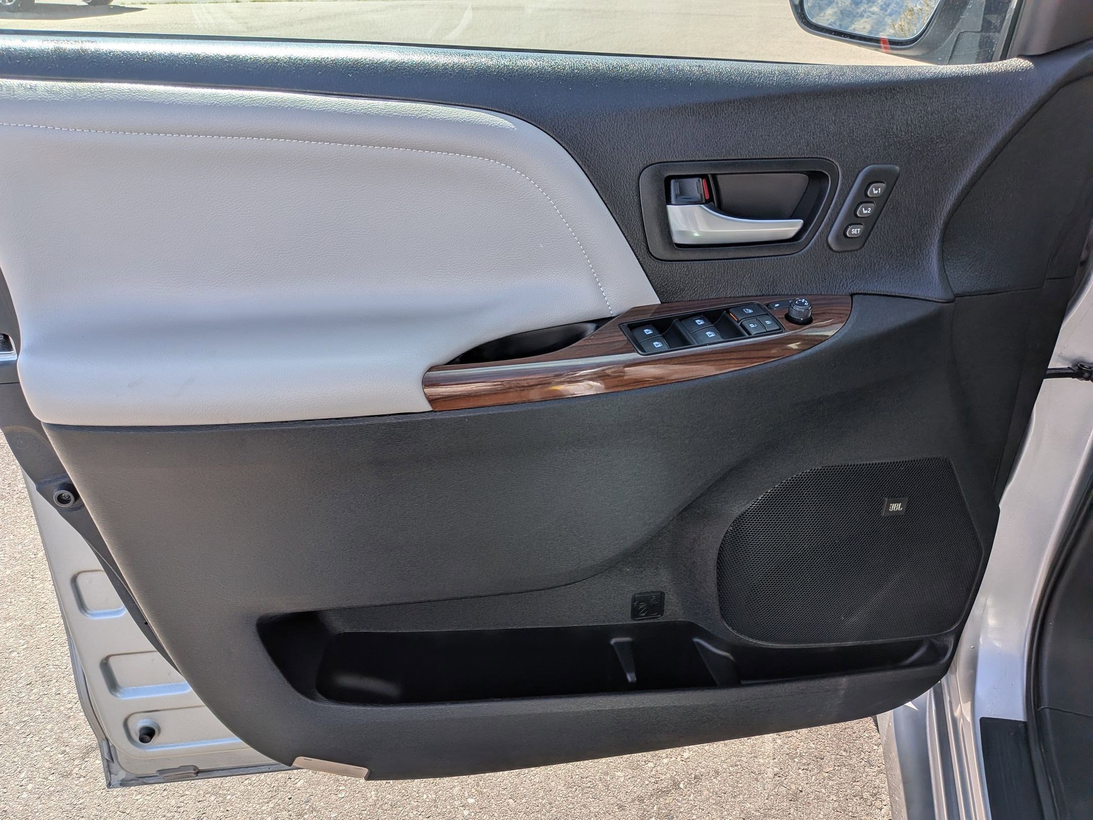 Used 2020 Toyota Sienna Limited Premium image 15