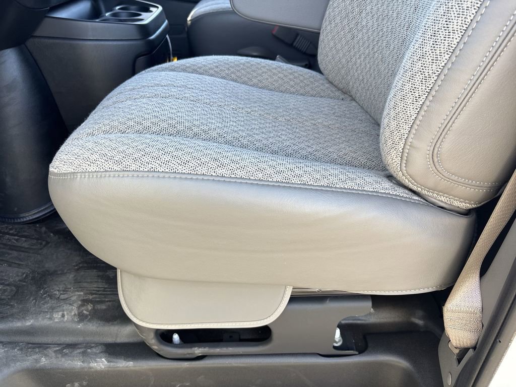 New 2025 GMC Savana 2500 Extended w/ Driver Convenience Package image 18