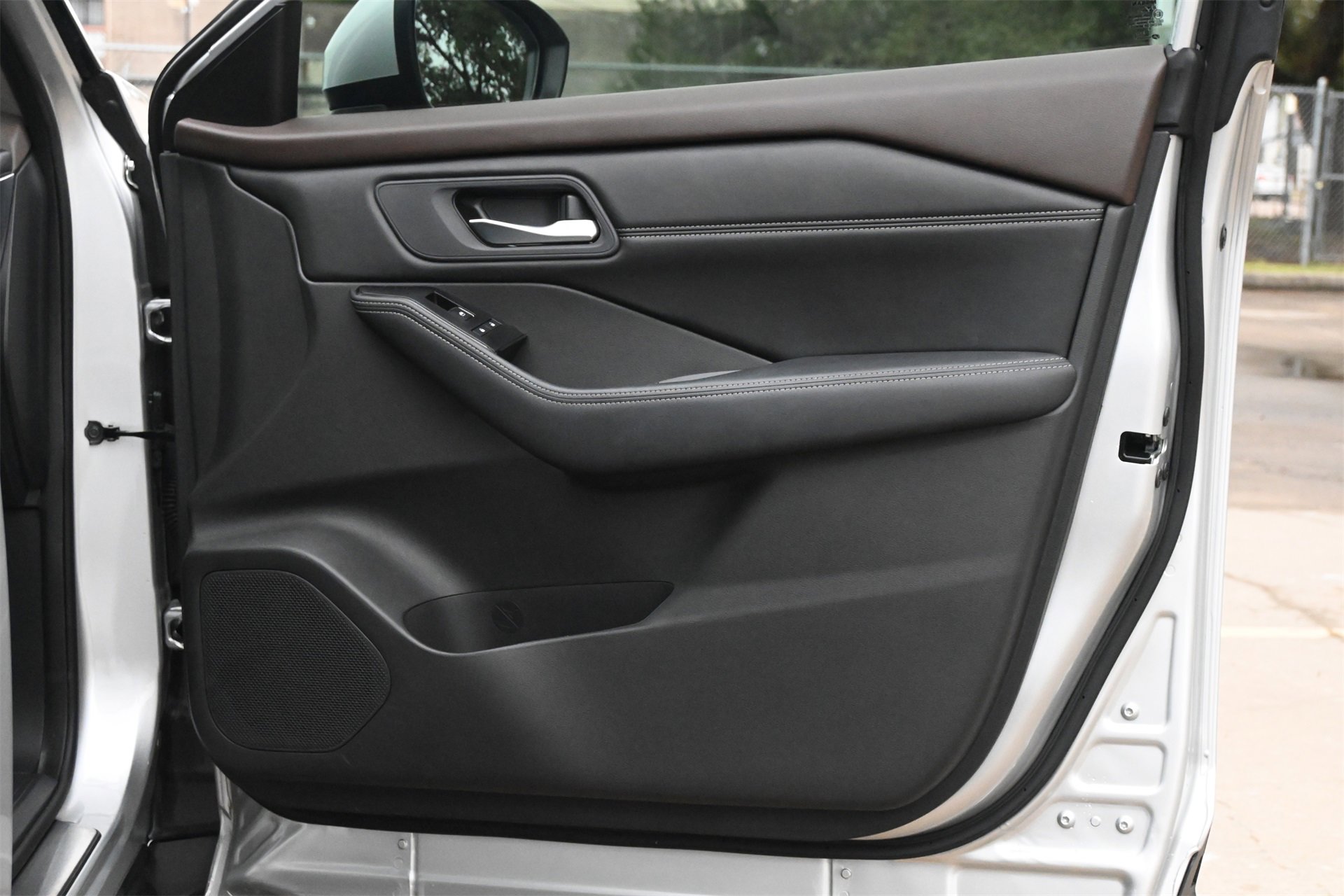 Used 2023 Nissan Rogue SL w/ SL Premium Package image 28