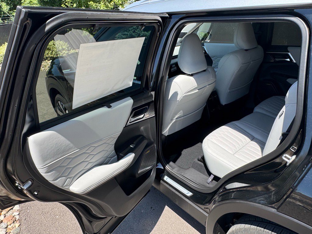 Used 2025 Mitsubishi Outlander AWD image 20