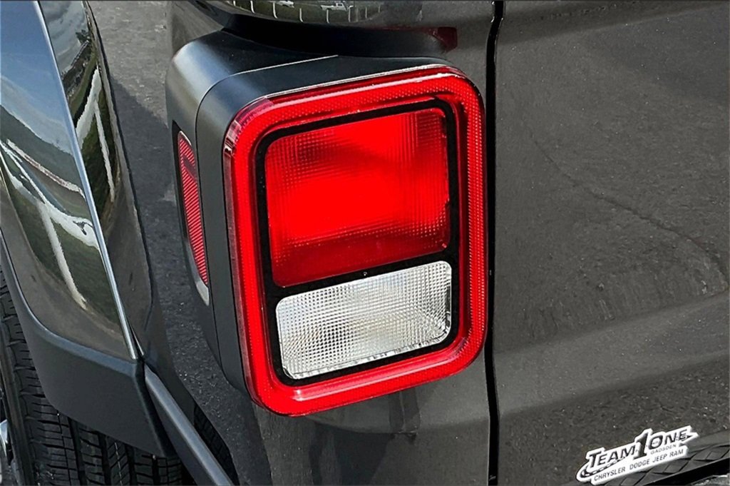 New 2025 Jeep Gladiator Sport image 29