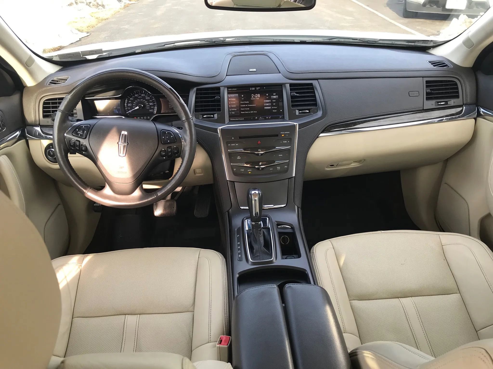 Used 2013 Lincoln MKS Sedan 4D image 33