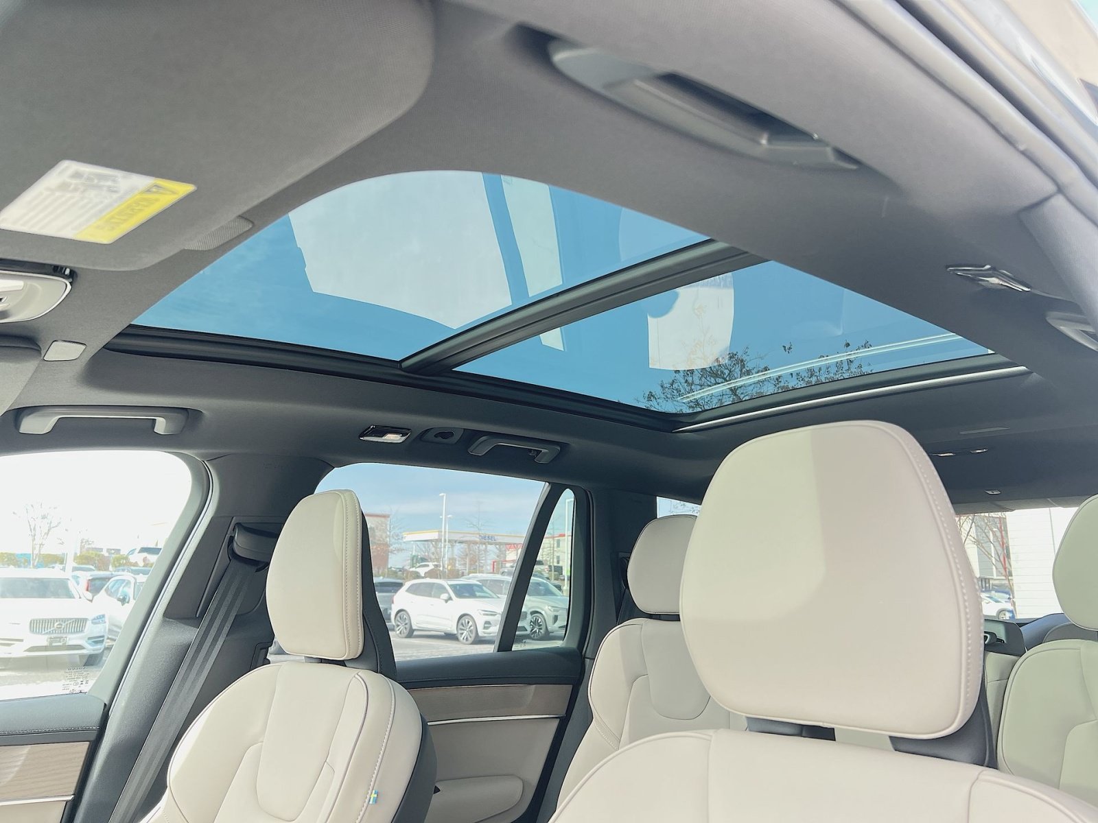 New 2026 Volvo XC90 B6 Plus w/ Protection Package Premier AWD/4WD image 32