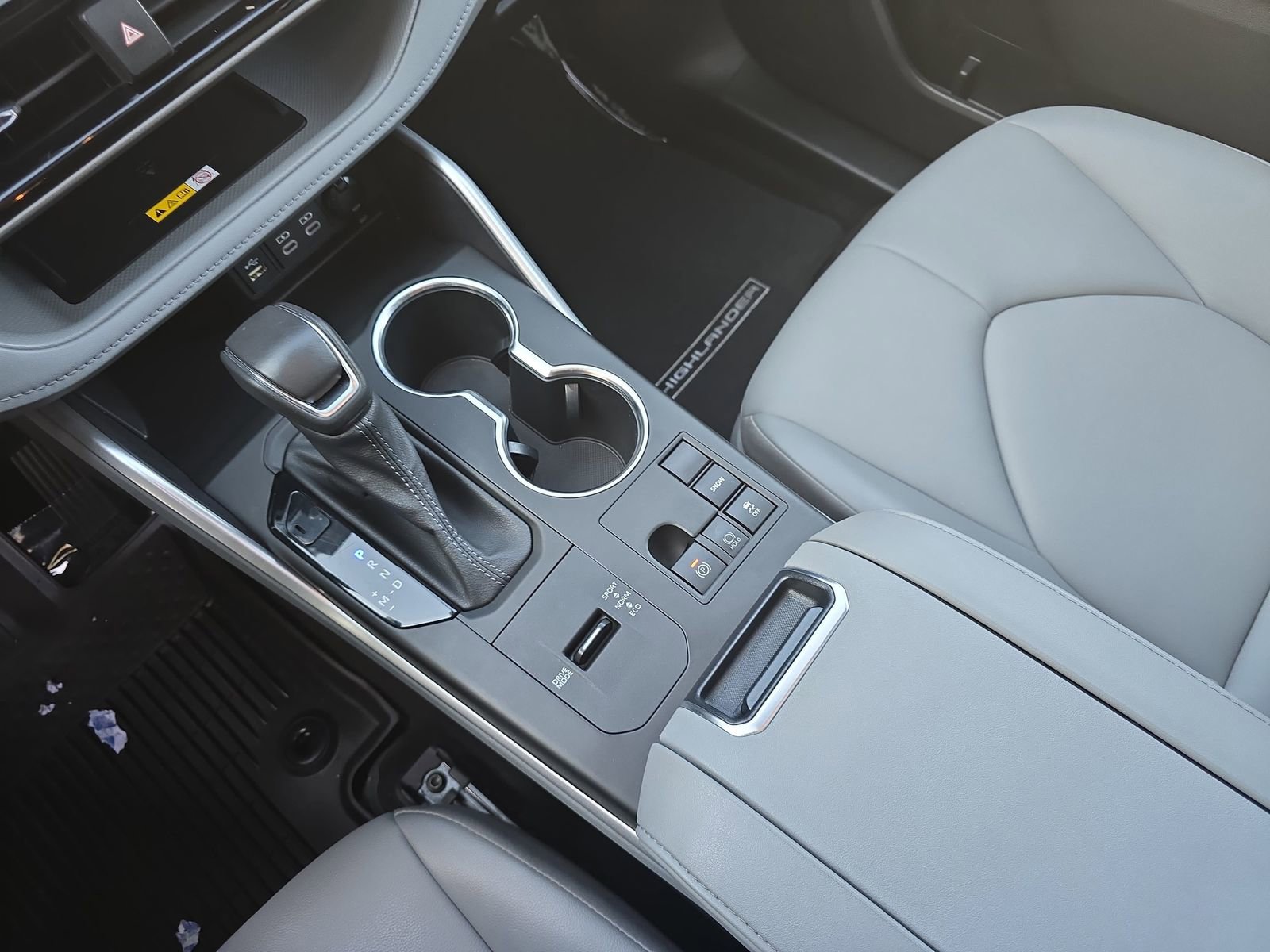 Used 2023 Toyota Highlander XLE image 34