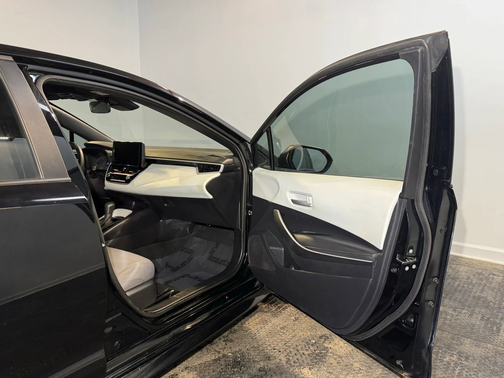 Used 2025 Toyota Corolla SE image 20