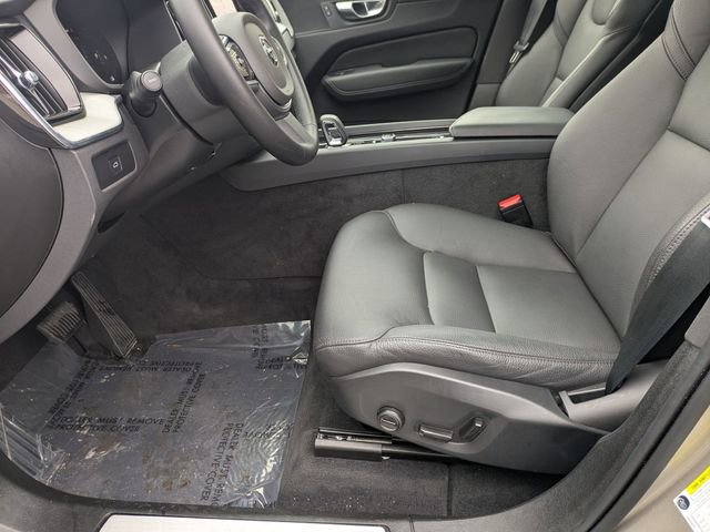 Used 2025 Volvo XC60 B5 Plus image 11