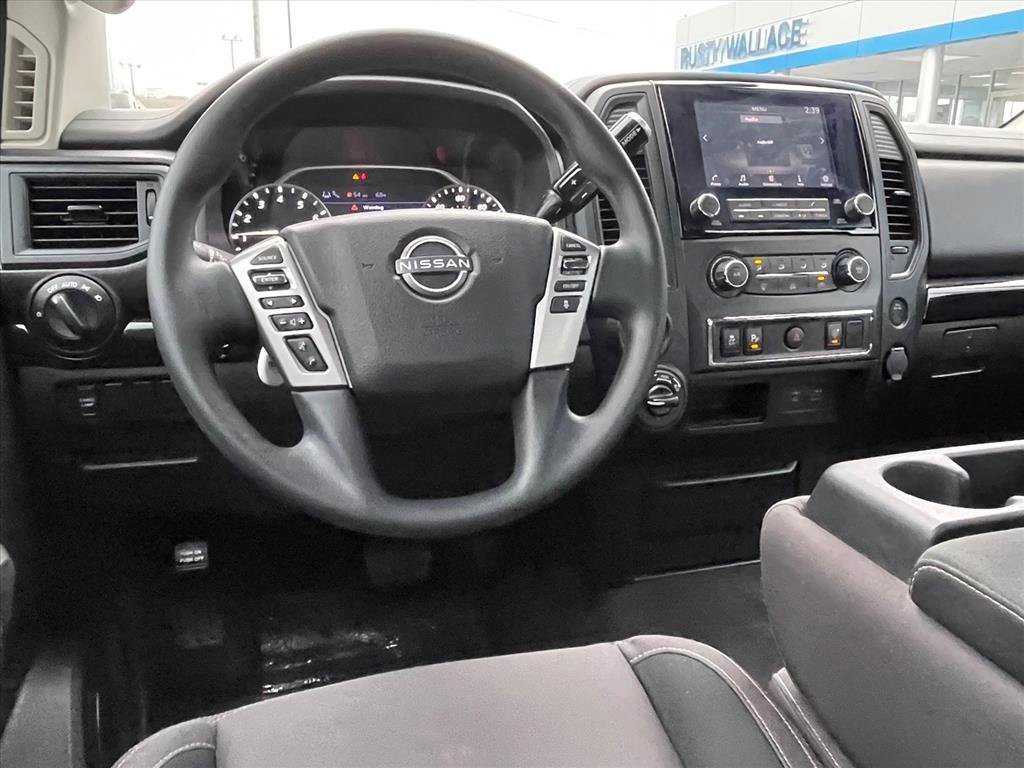 Used 2024 Nissan Titan SV image 9