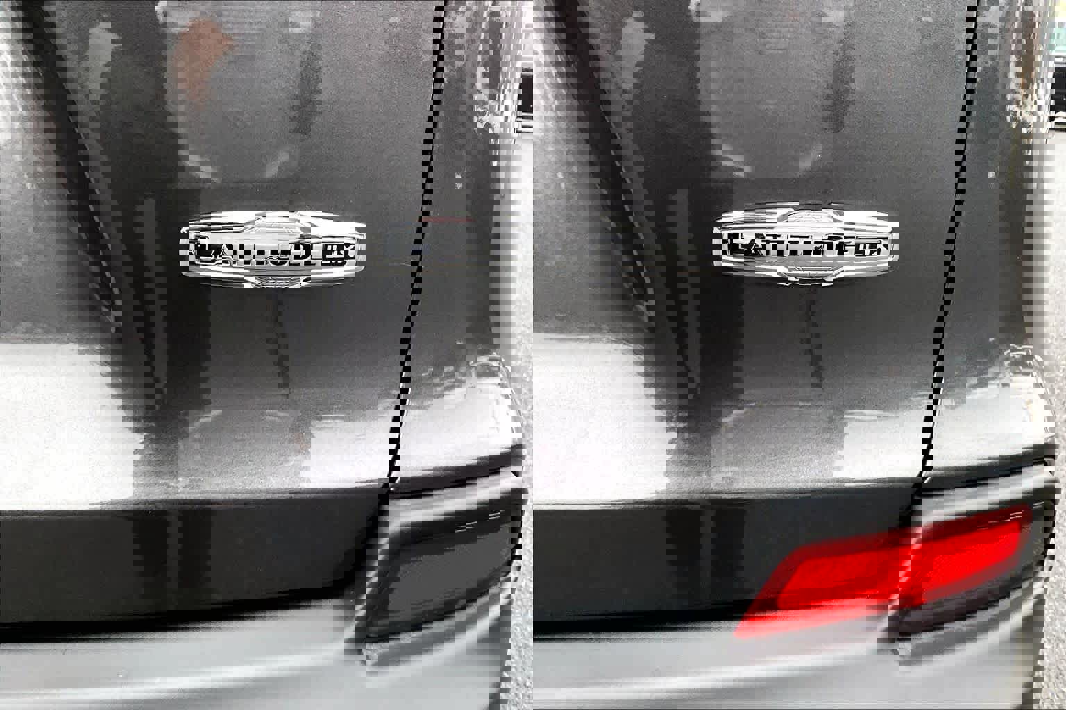 Used 2022 Jeep Cherokee Latitude Lux w/ Sun & Sound Group image 7