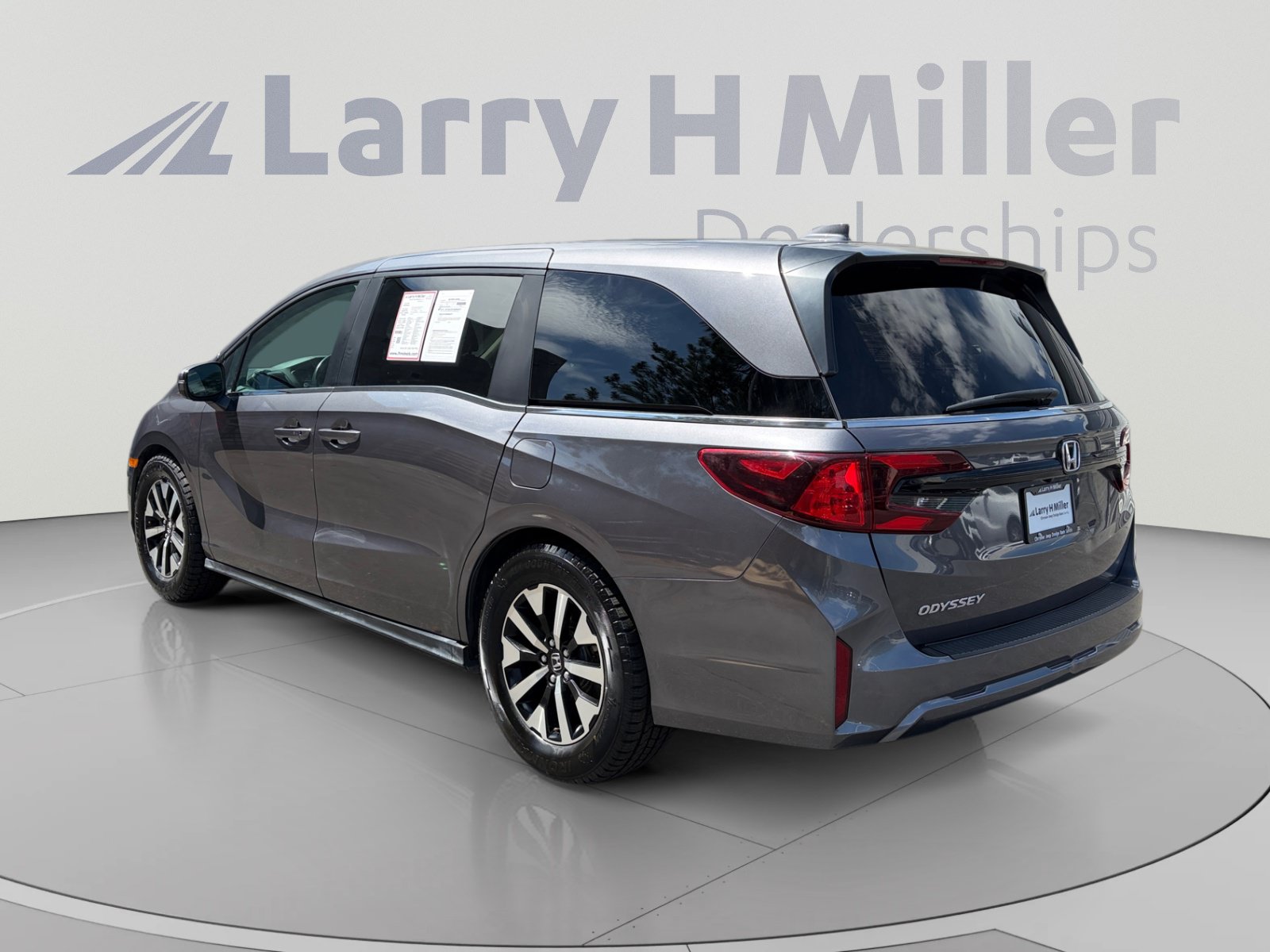 Used 2025 Honda Odyssey EX-L image 3