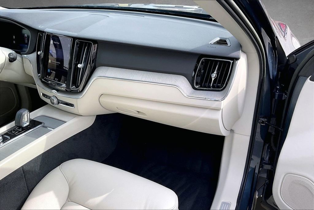 Certified 2023 Volvo XC60 B5 Plus w/ Climate Package AWD/4WD image 25