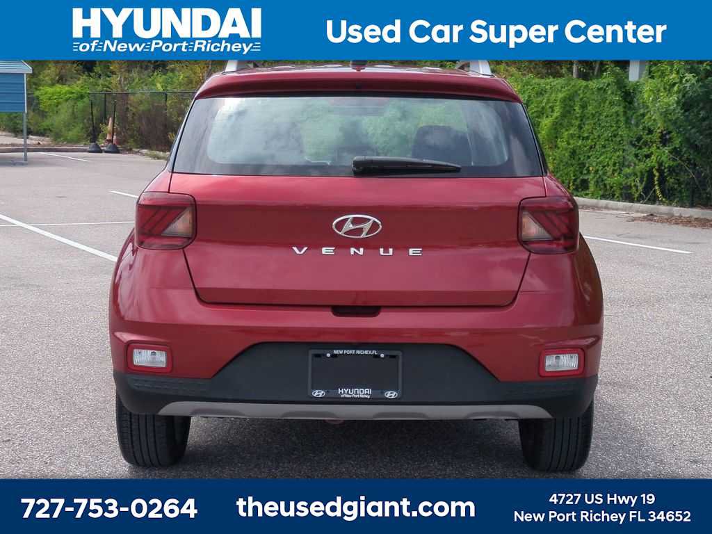 Certified 2024 Hyundai Venue Limited FWD image 4