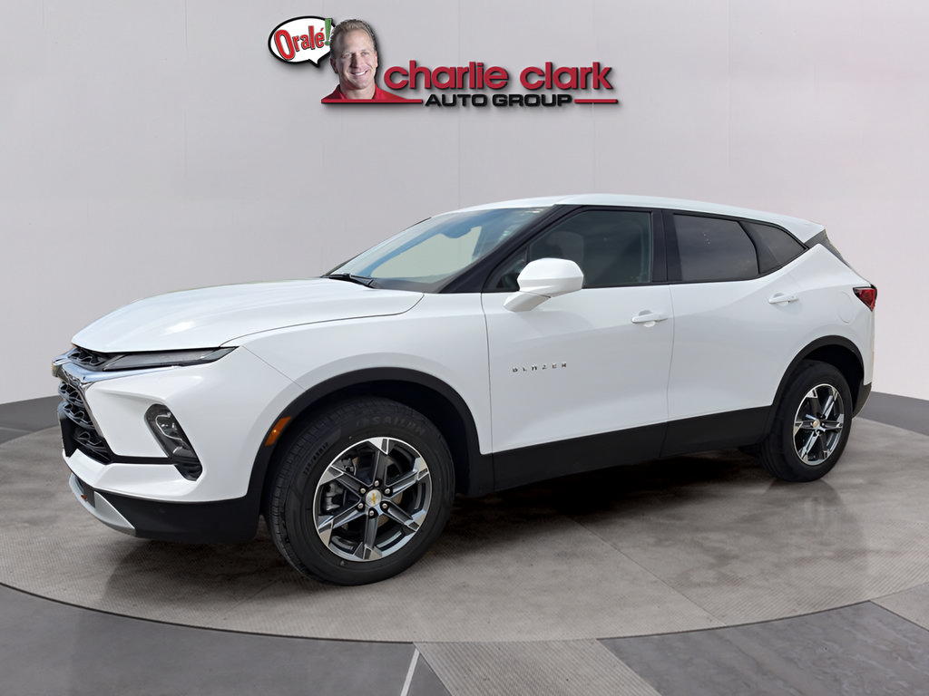 Used 2025 Chevrolet Blazer LT AWD/4WD image 1