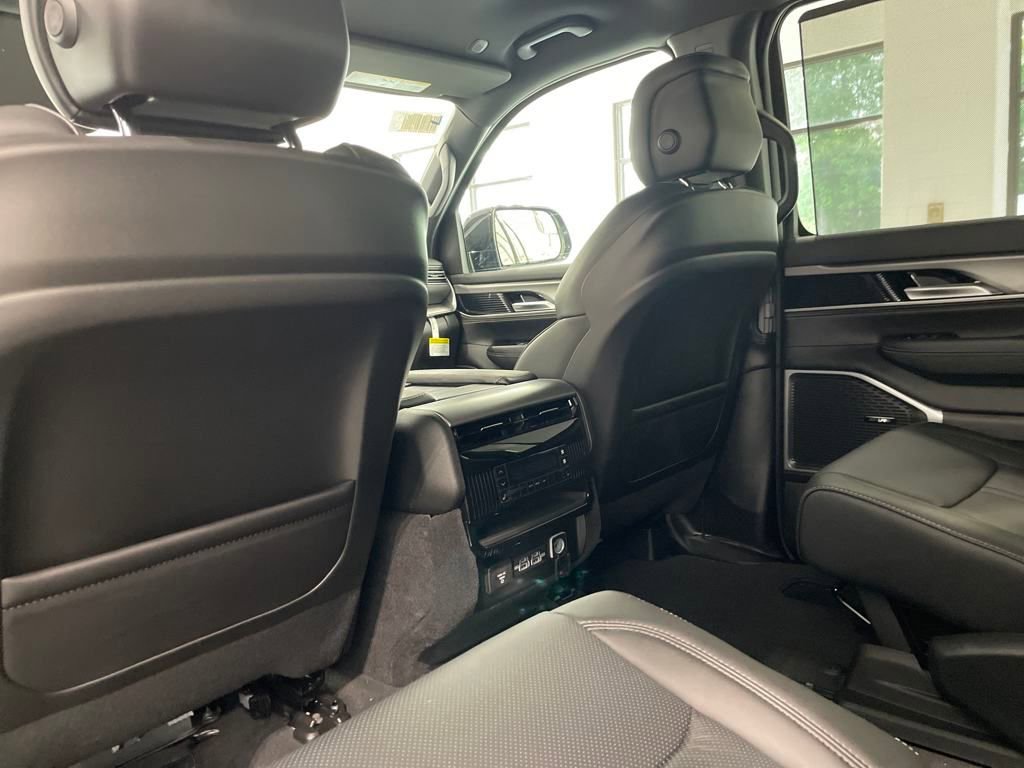 New 2025 Jeep Wagoneer Series II w/ Convenience Group I image 11