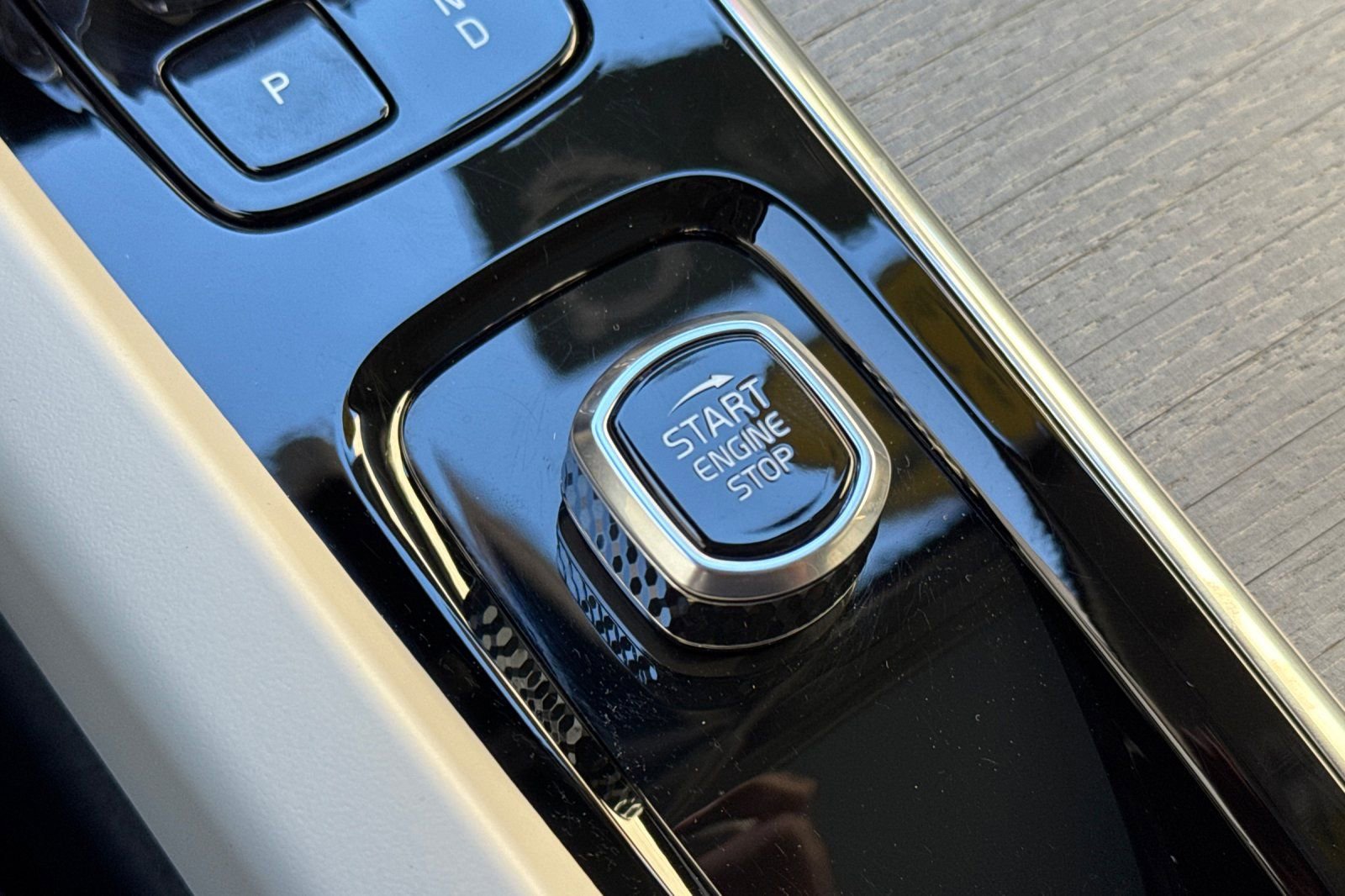 Used 2025 Volvo V60 B5 Cross Country Ultra w/ Protection Package Premier image 26