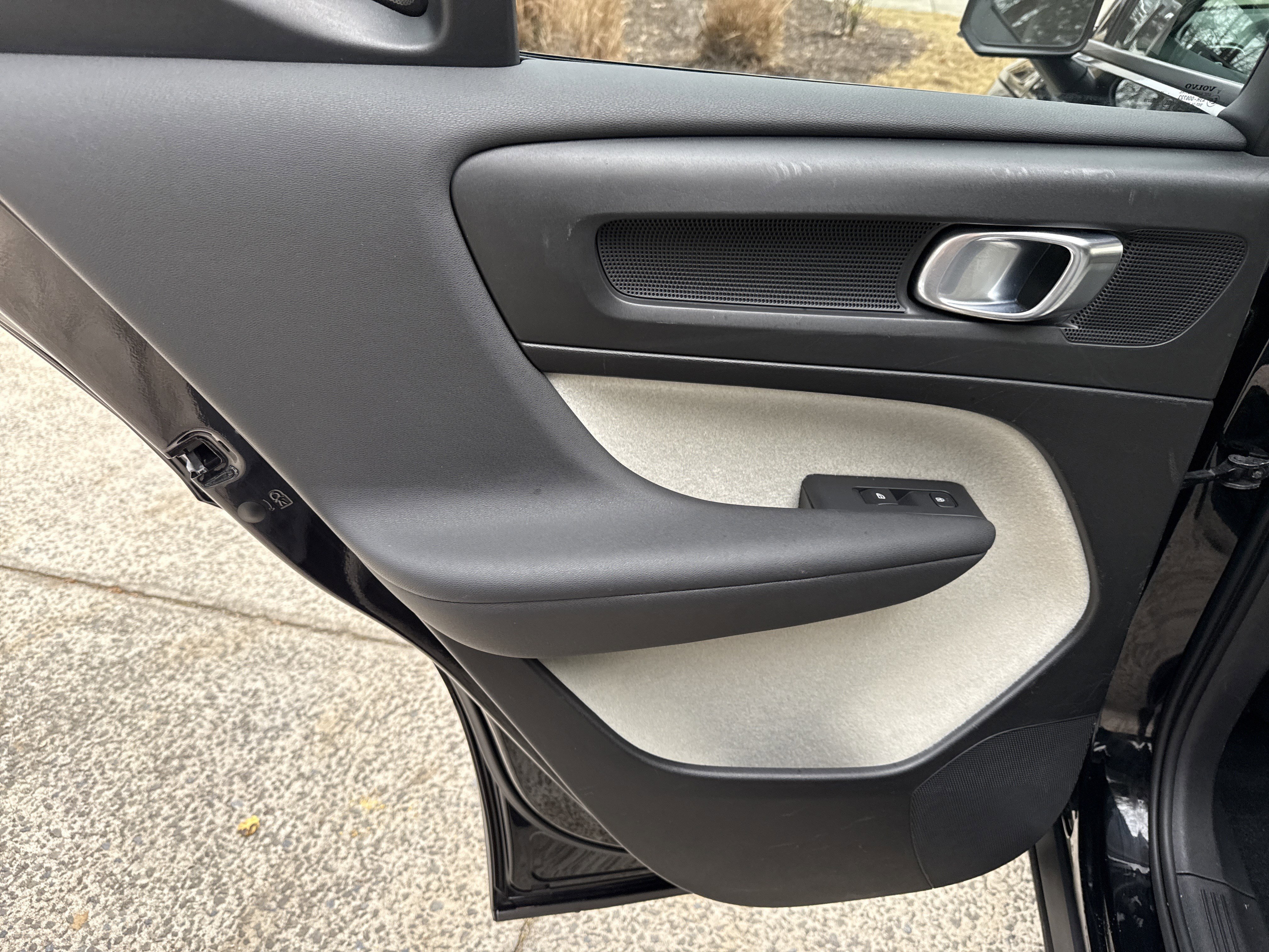 Used 2019 Volvo XC40 T5 Momentum image 22