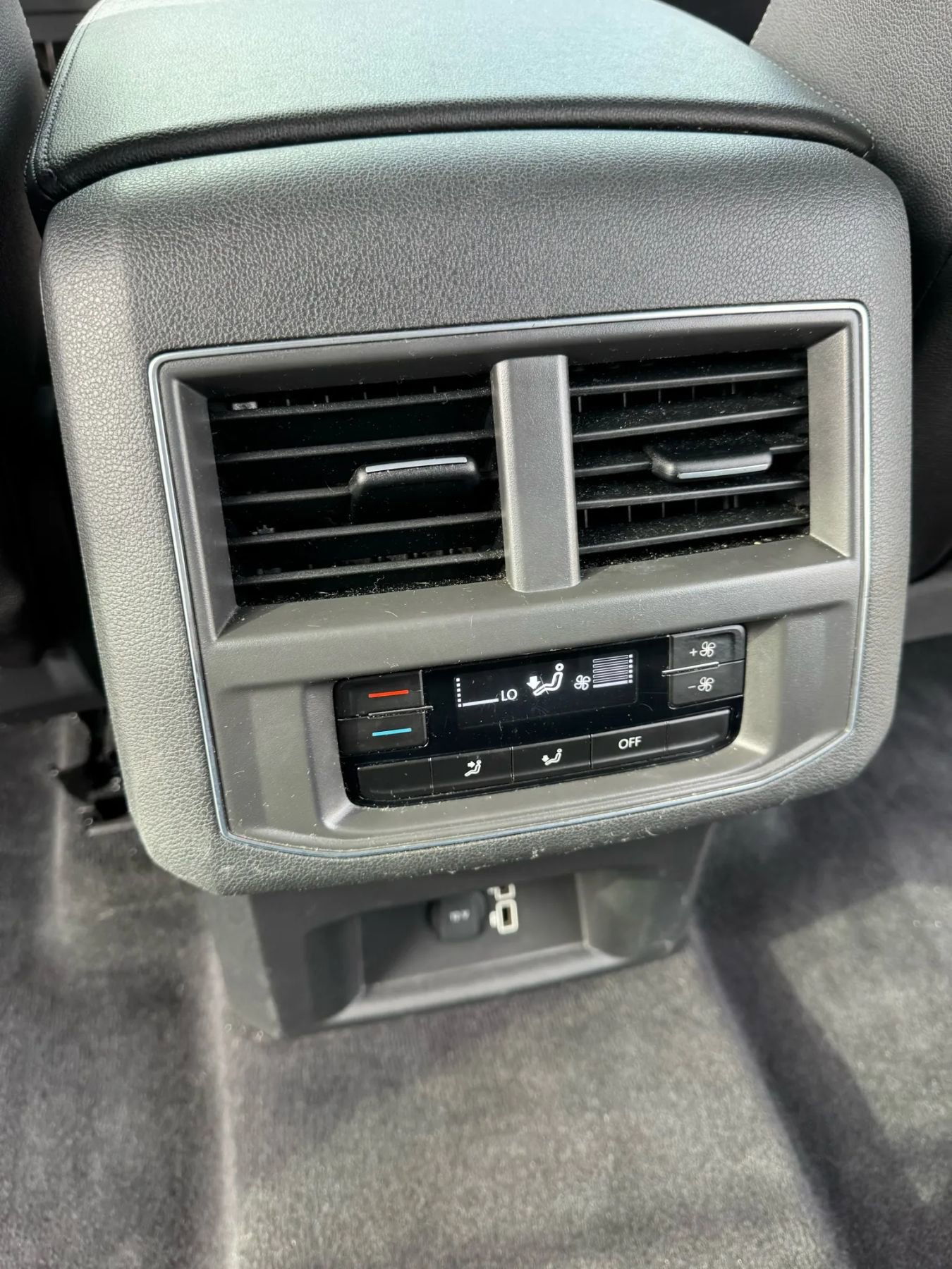 Used 2018 Volkswagen Atlas SE image 24