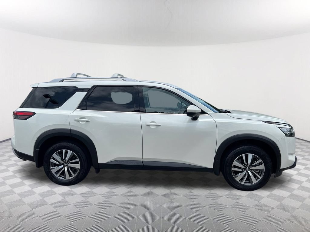 Used 2024 Nissan Pathfinder SL FWD image 4