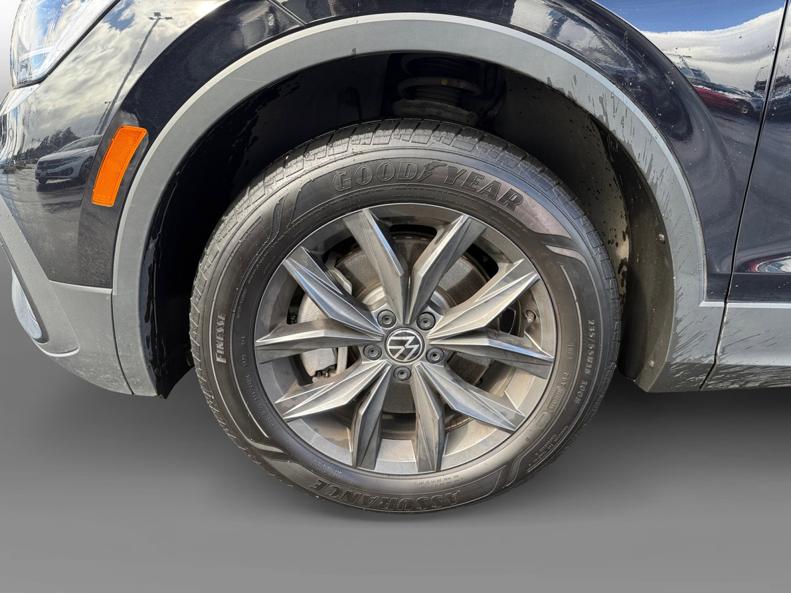 Certified 2023 Volkswagen Tiguan SE image 9