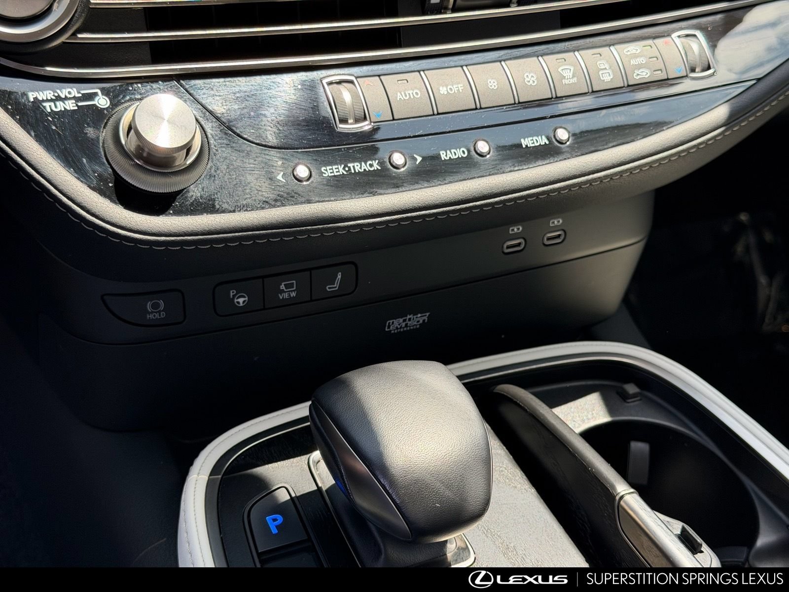 Used 2023 Lexus LS 500h AWD w/ Luxury Package image 20