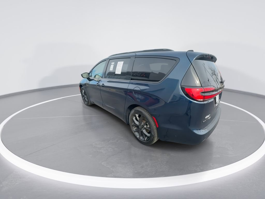 Used 2025 Chrysler Pacifica Limited image 6