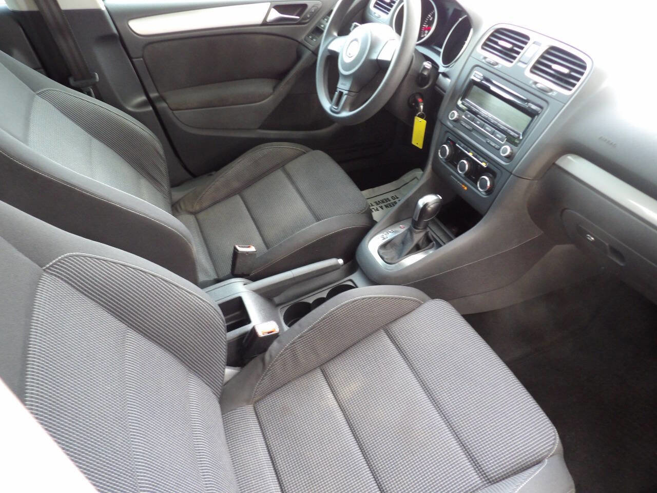 Used 2011 Volkswagen Golf 4-Door image 24