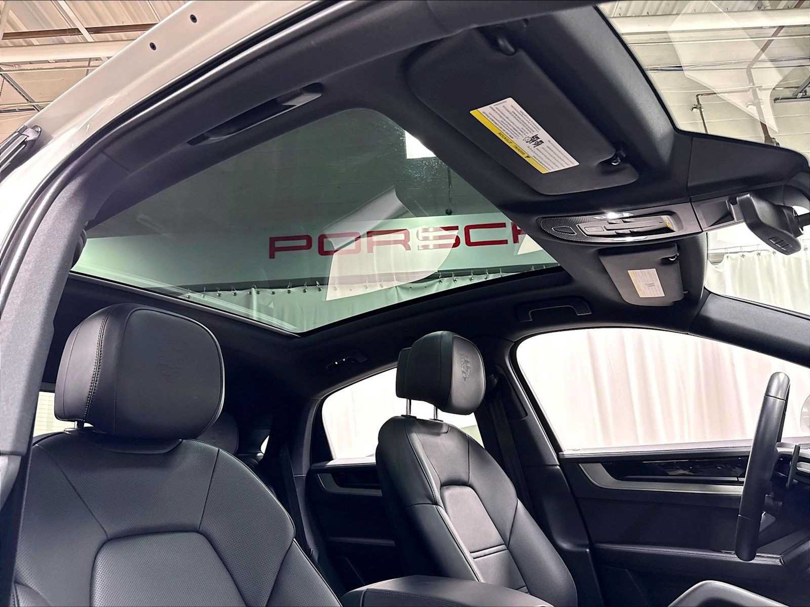 Used 2025 Porsche Cayenne Coupe AWD/4WD image 26