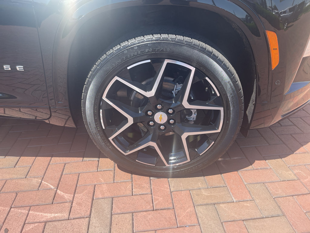 Used 2025 Chevrolet Traverse High Country w/ LPO, Floor Liner Package AWD/4WD image 6