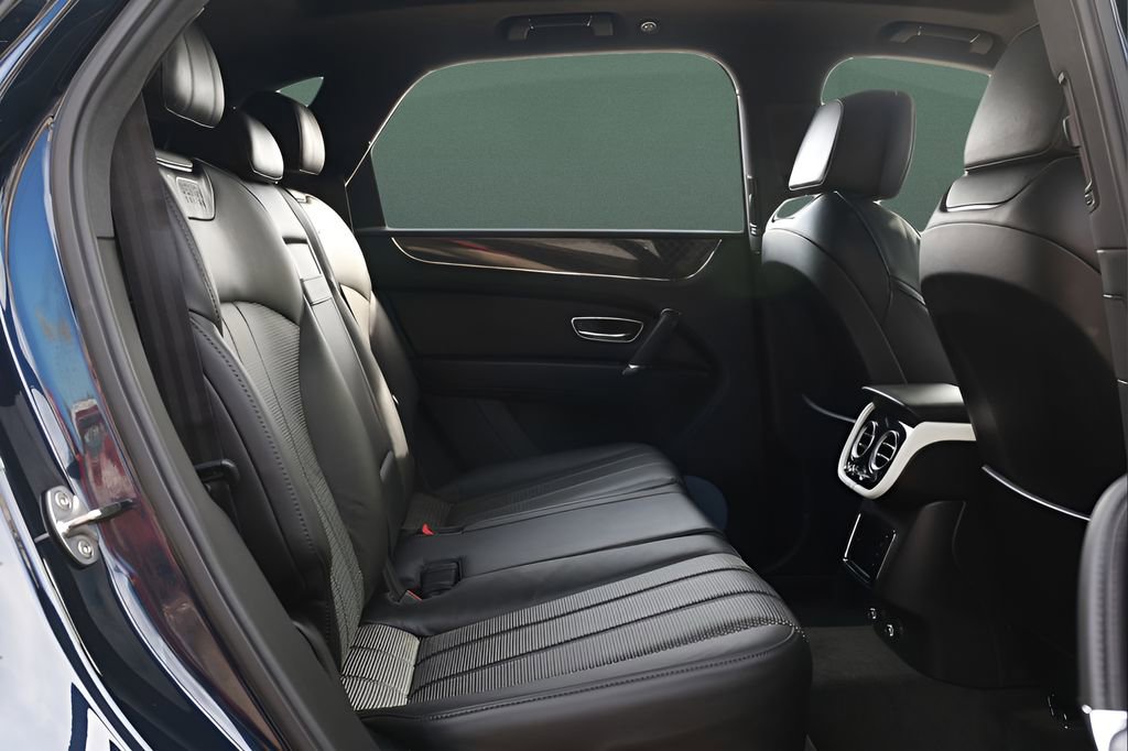 Used 2020 Bentley Bentayga Design Series image 15