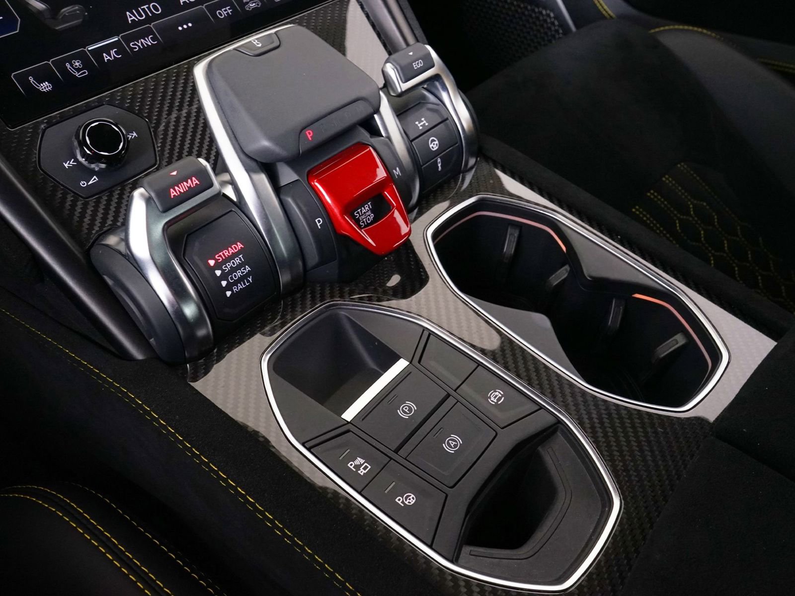 Used 2024 Lamborghini Urus Performante AWD/4WD image 28