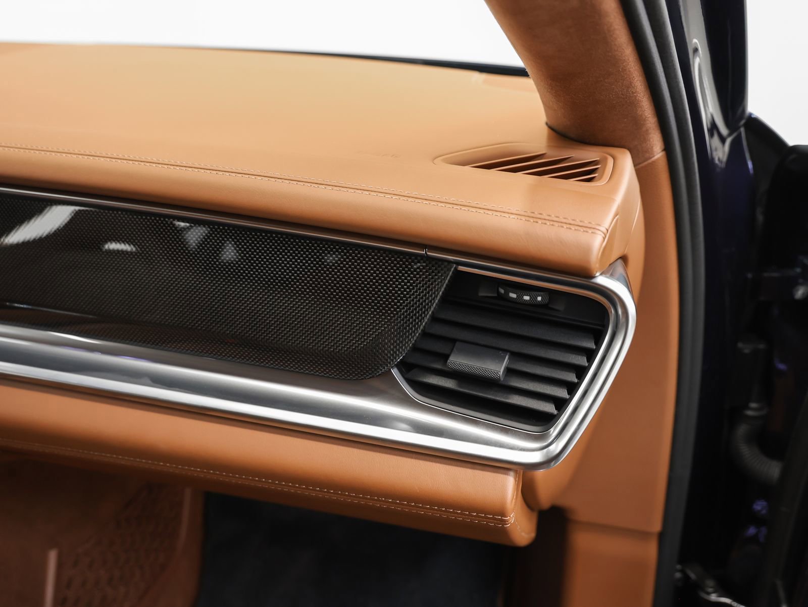 Used 2023 Porsche Panamera GTS image 32