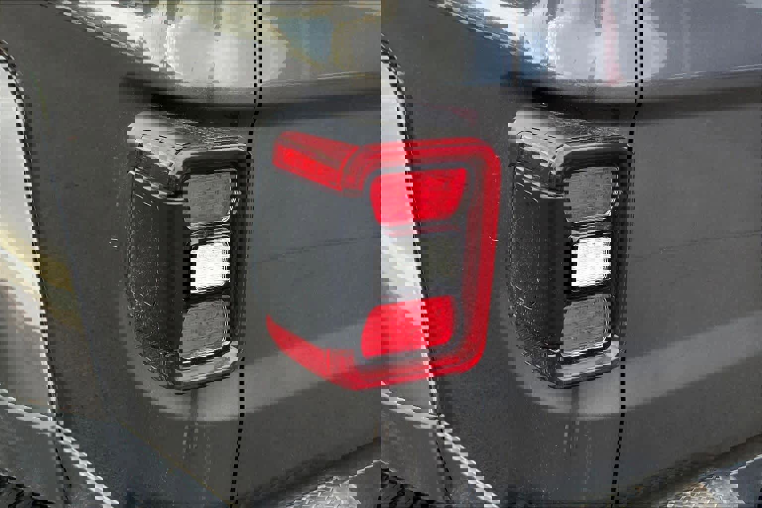 Used 2024 Jeep Gladiator Sport image 29