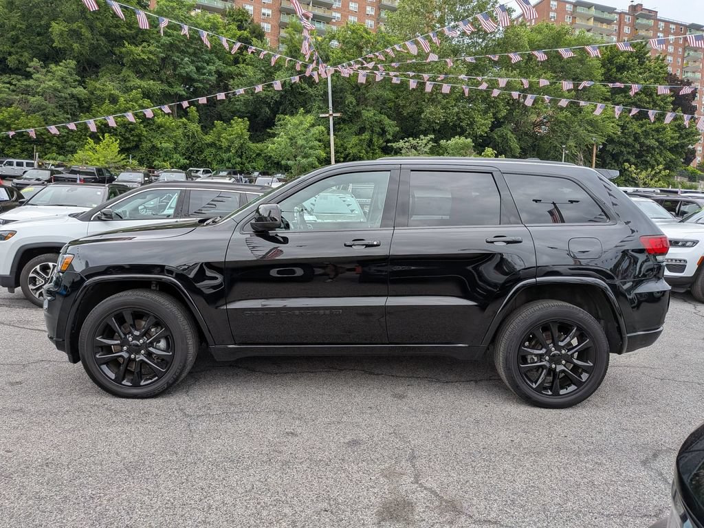 Used 2022 Jeep Grand Cherokee Laredo X AWD/4WD image 11