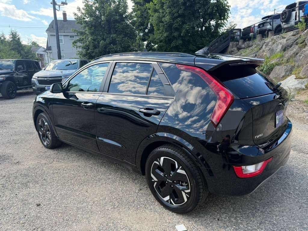 Used 2023 Kia Niro Wind w/ Wind Preserve Package FWD image 4