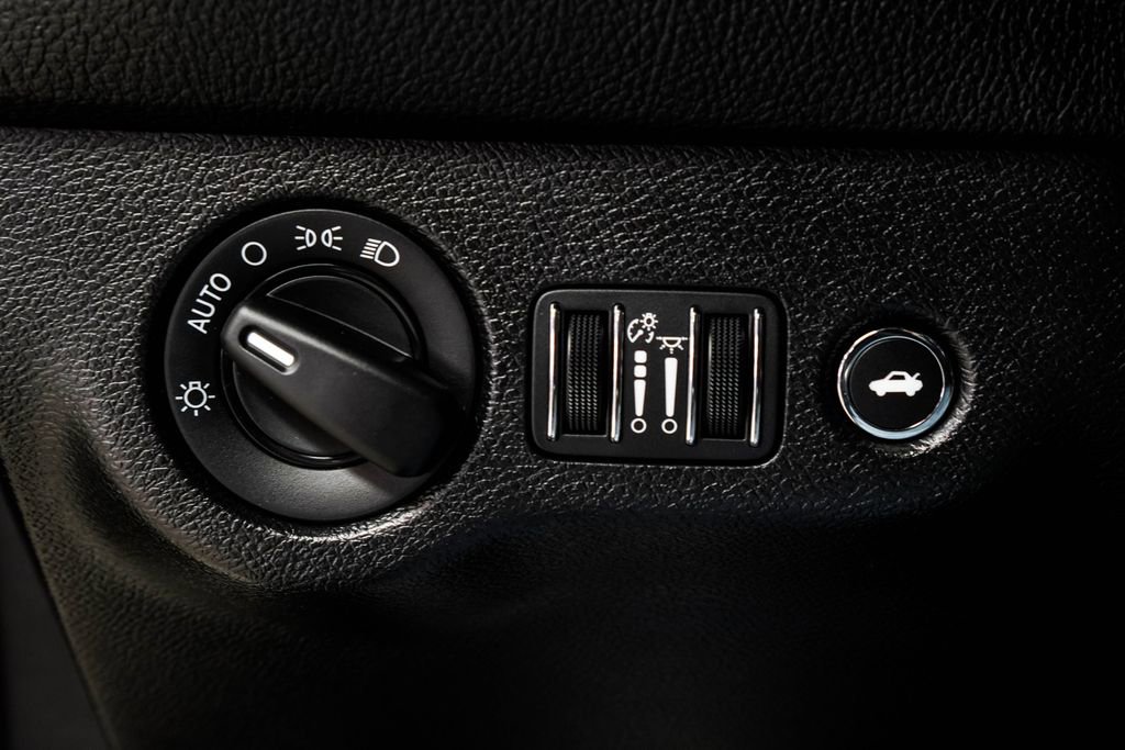 Used 2019 Dodge Challenger SRT Hellcat image 38