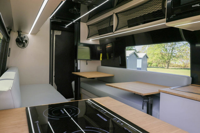 Used 2025 Mercedes-Benz Sprinter 2500 image 75