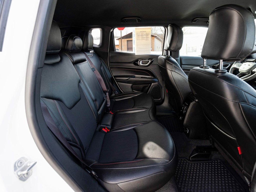 Used 2025 Jeep Compass Trailhawk image 29