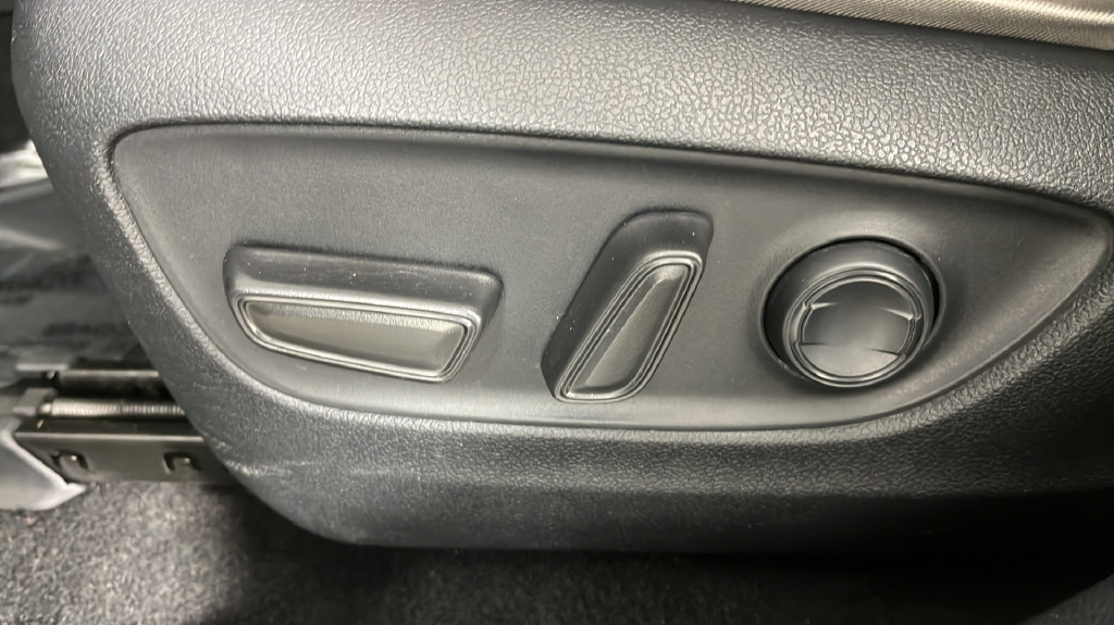 Used 2020 Toyota RAV4 XLE w/ Convenience Package FWD image 38