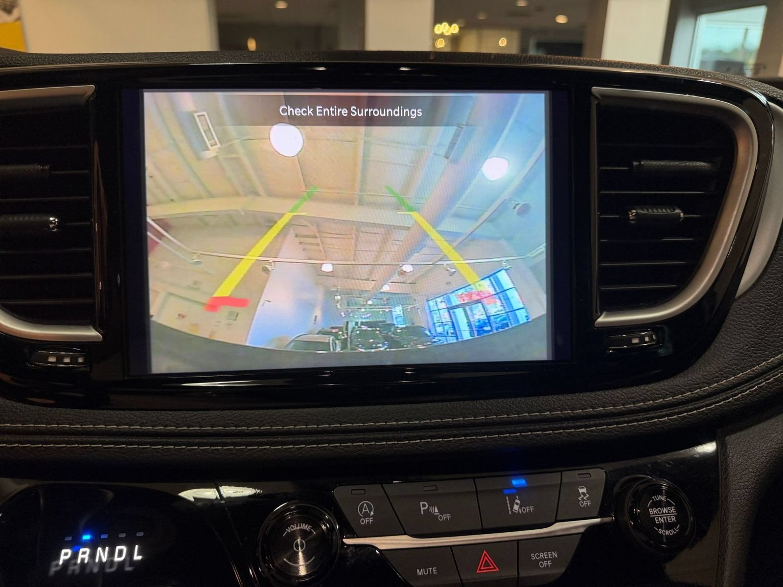 Used 2025 Chrysler Pacifica Limited FWD image 26