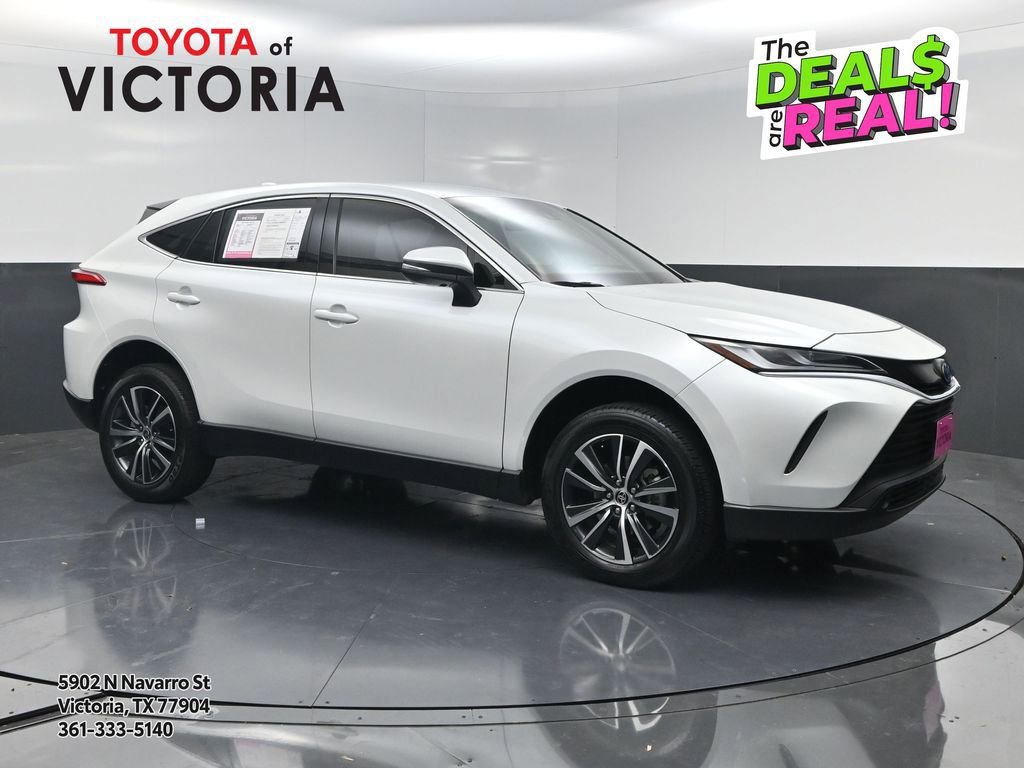 Used 2023 Toyota Venza LE image 1