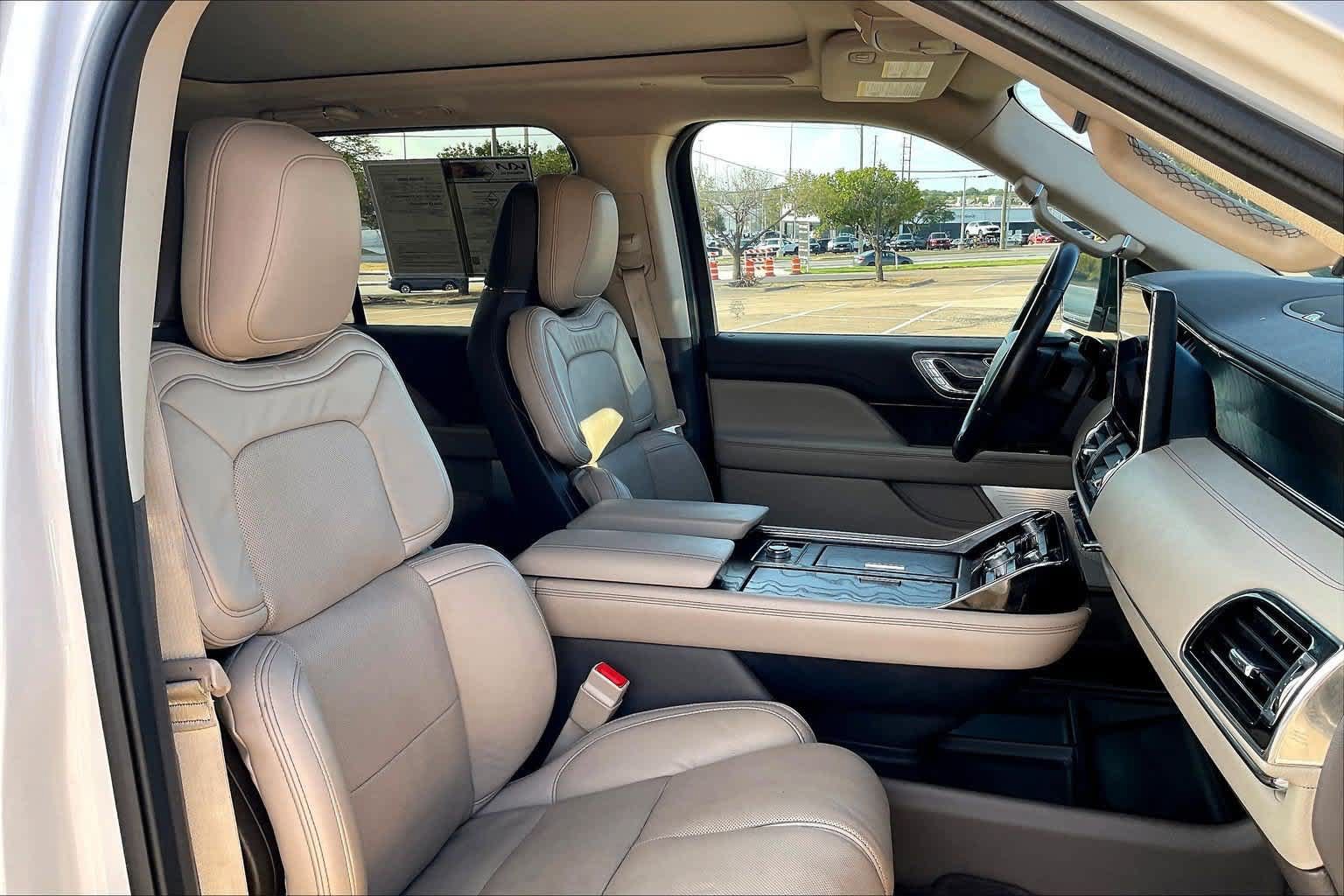 Used 2022 Lincoln Navigator Reserve AWD/4WD image 11