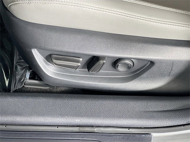 Used 2025 Toyota Camry SE image 12