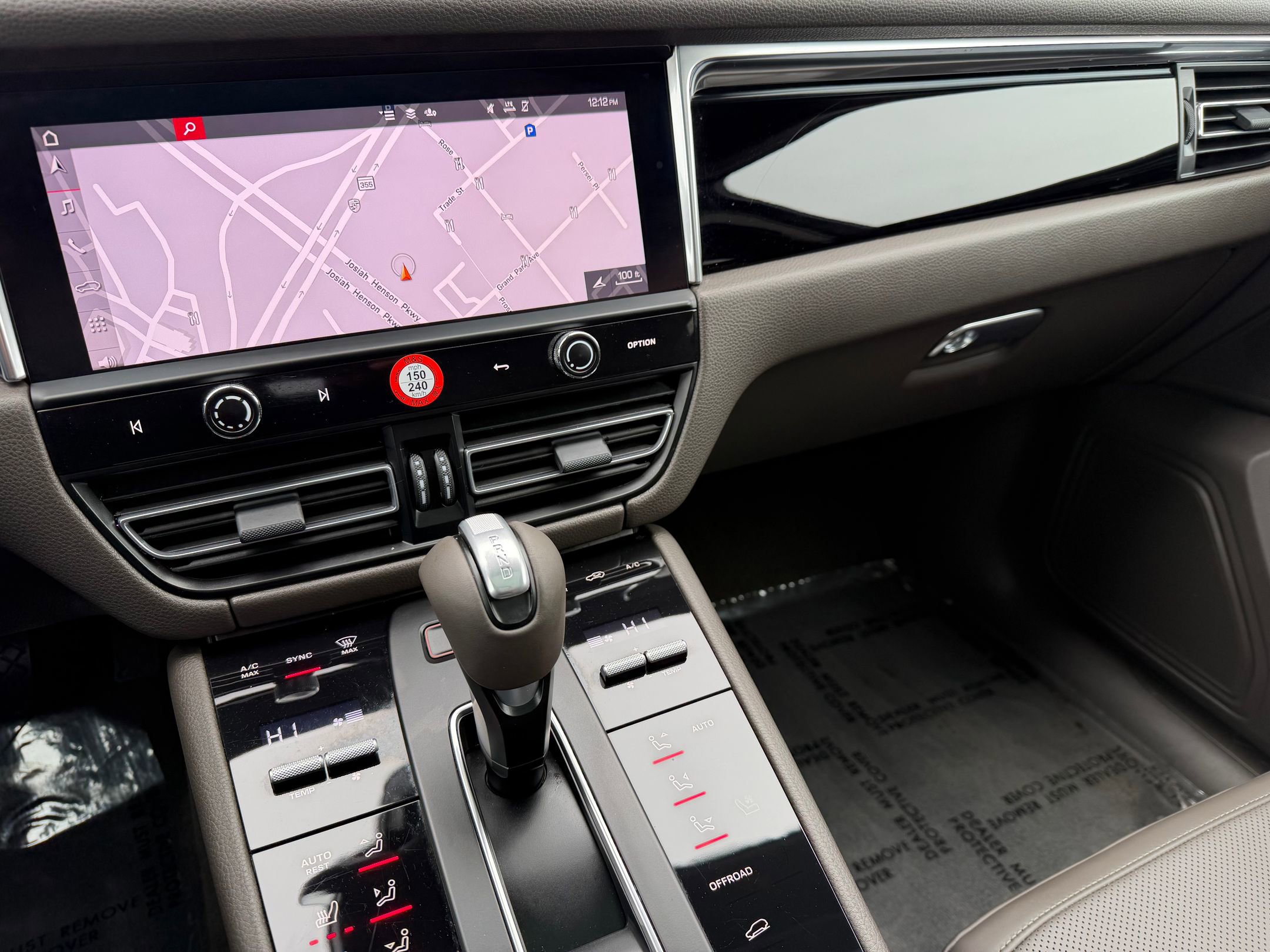 Certified 2023 Porsche Macan image 28