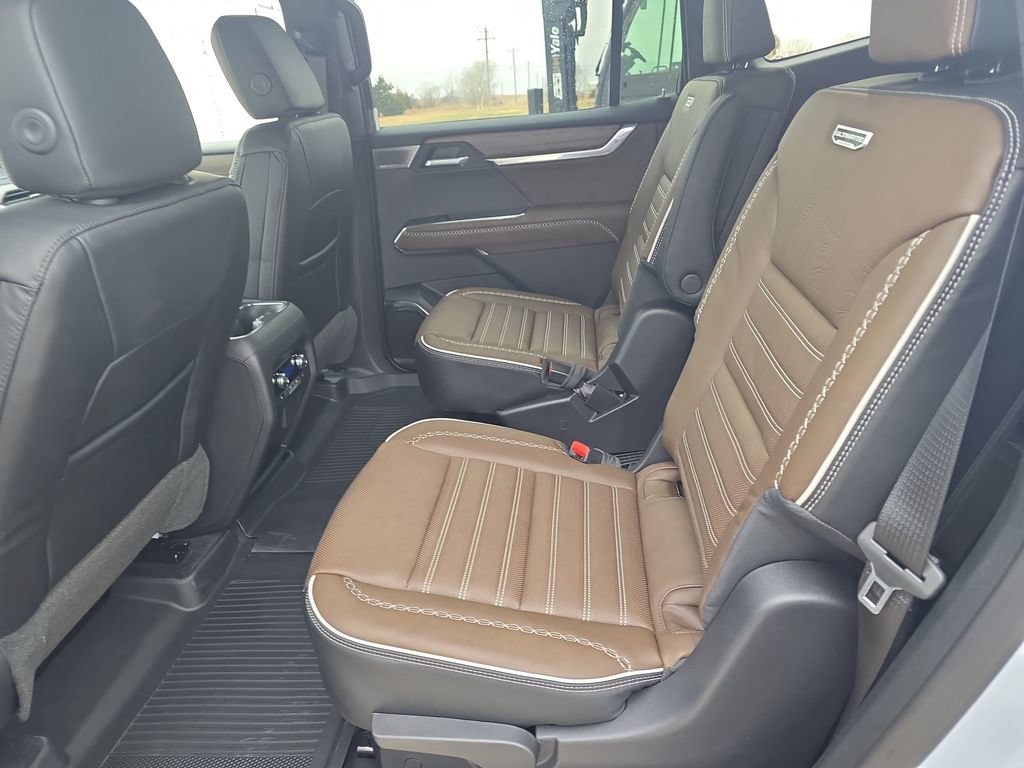 New 2026 GMC Acadia Denali Ultimate w/ LPO, Floor Liner Package AWD/4WD image 15
