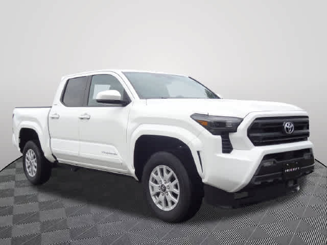 Used 2025 Toyota Tacoma SR5 AWD/4WD image 4