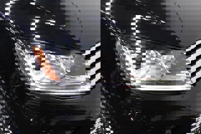 Used 2016 Volkswagen Touareg VR6 image 26