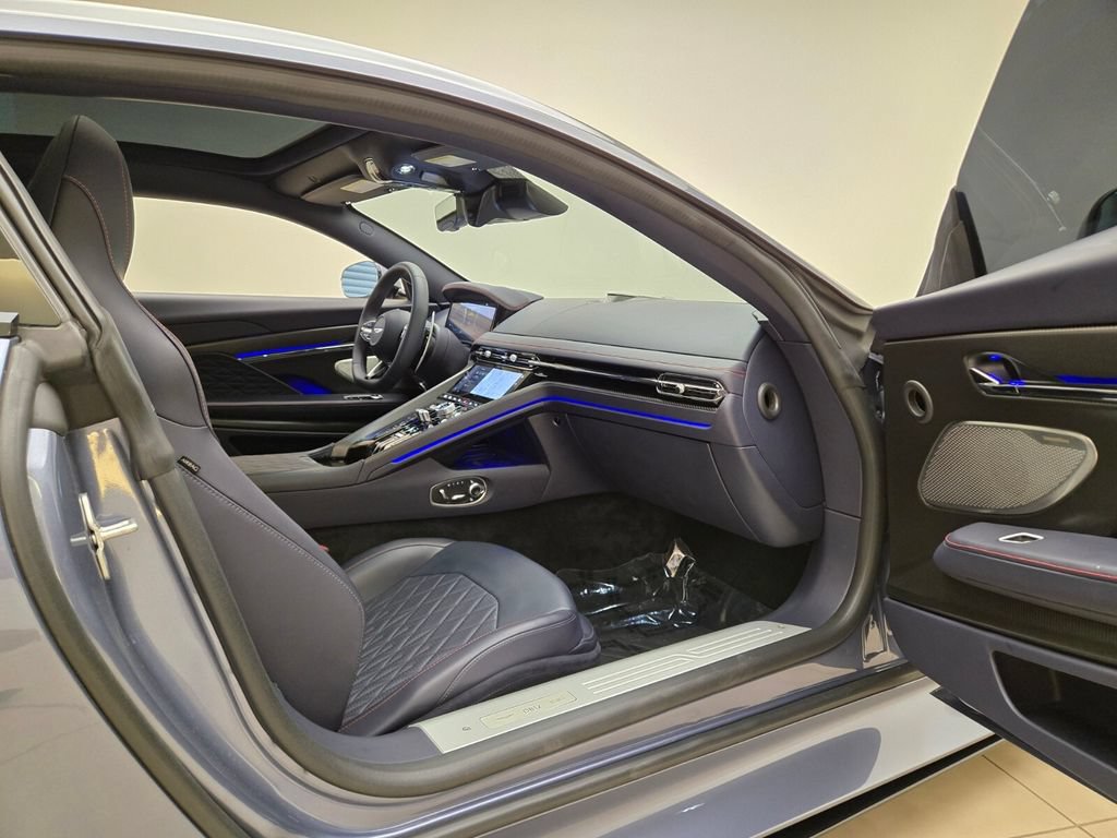 Used 2025 Aston Martin DB12 Coupe RWD image 21