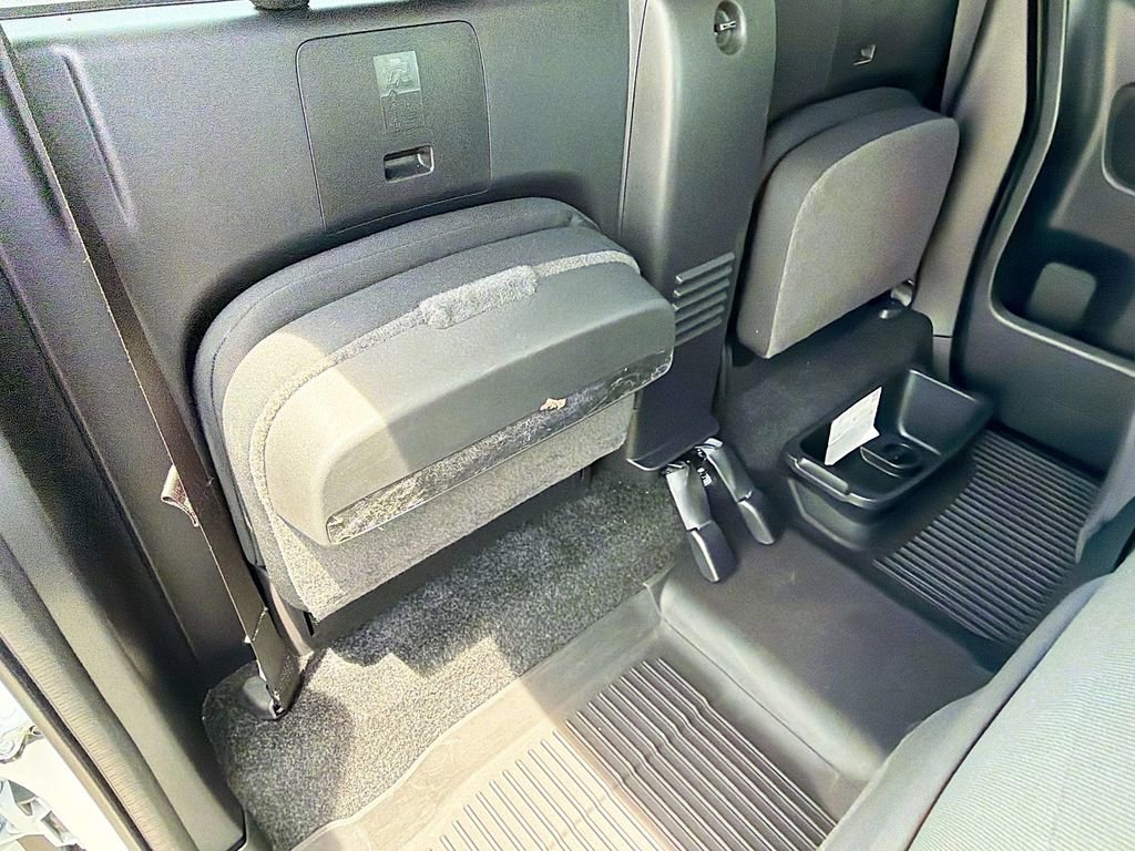Used 2024 Nissan Frontier SV RWD image 29