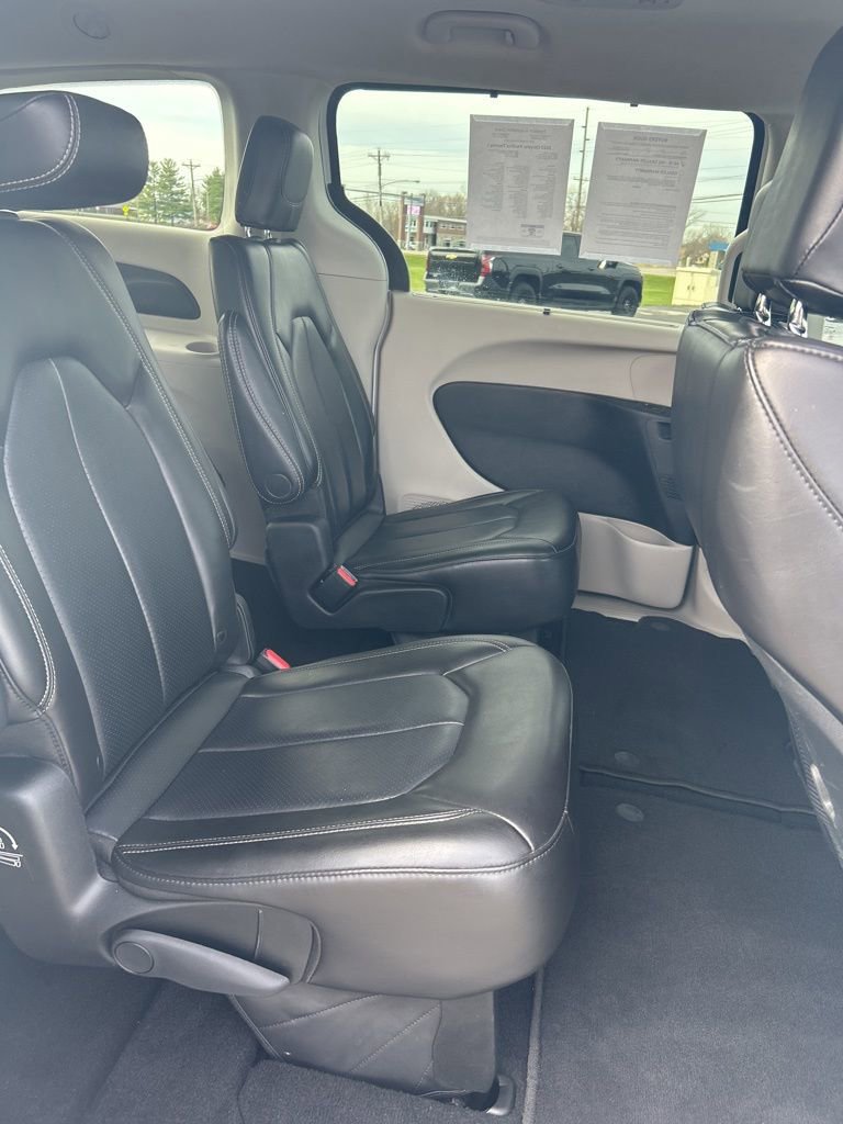 Used 2023 Chrysler Pacifica Touring-L image 56