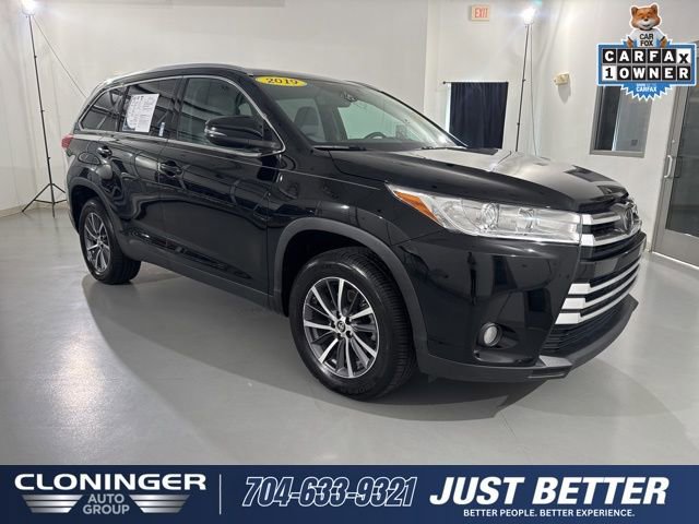 Used 2019 Toyota Highlander SE
